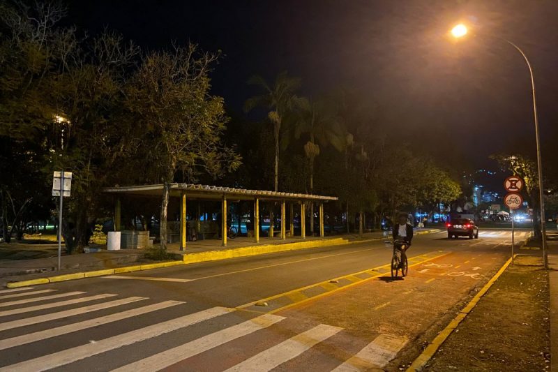 Assalto na UFSC aconteceu em frente ao ponto de ônibus da Biblioteca Universitária