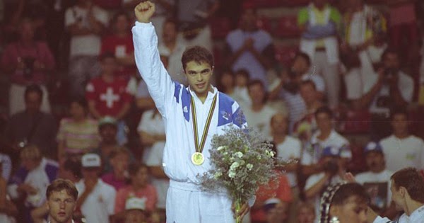 Aurélio Miguel comemorando primeiro ouro do Brasil no judô em Seul 1988