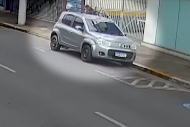 Carro usado pela quadrilha Carro usado pela quadrilha para roubar banco