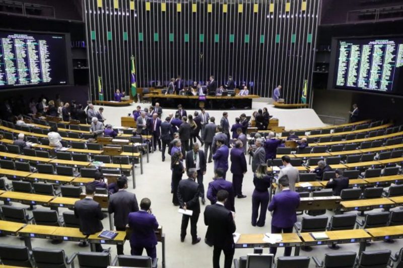 Deputados durante votação da Reforma Tributária