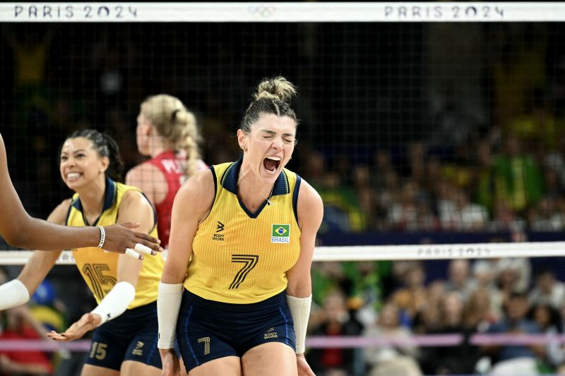 Rosamaria durante jogo do Brasil na Olimp&iacute;ada de Paris – Foto: Natalia KOLESNIKOVA/AFP/ND