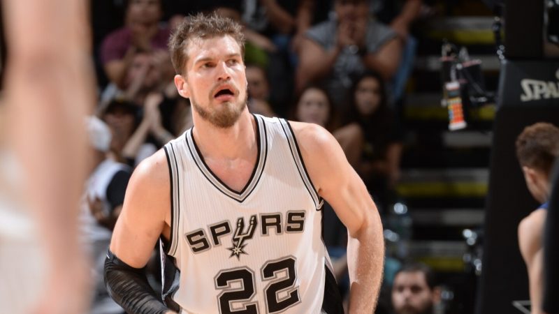 Tiago defendeu e foi campeão com o San Antonio Spurs 