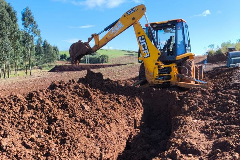 Trabalhador fica soterrado em vala durante escavação para construção de loteamento em SC