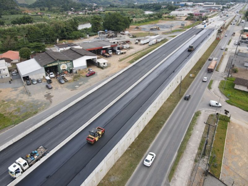 Obras de viaduto da BR-280 altera trânsito em SC