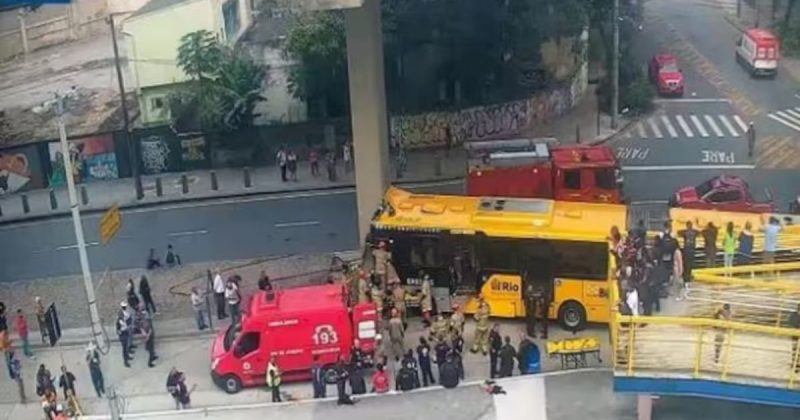 Acidente com ônibus do BRT aconteceu no Rio de Janeiro