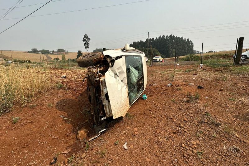 A mulher foi levada para o HRSP com ferimentos; PMRv explica que a motorista perdeu o controle em uma ultrapassagem, saiu da pista e capotou 