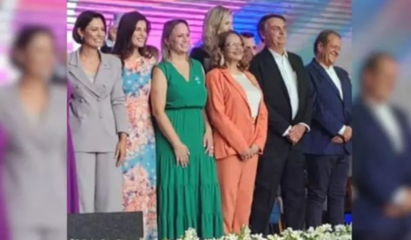 Ana Paula ao lado de Jair Bolsonaro e Michelle Bolsonaro em convenção do PL Mulher