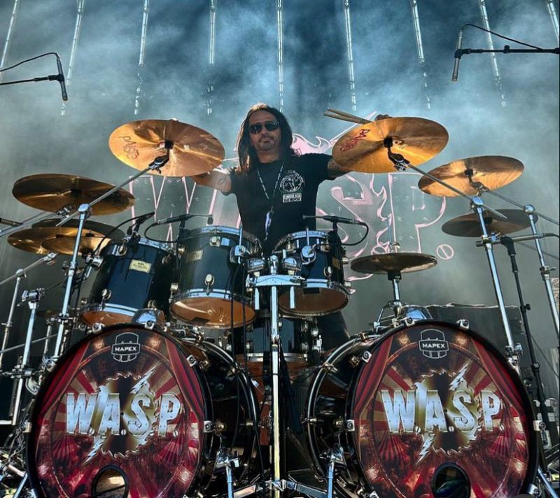 Lenda do heavy metal nacional e mundial, o baterista Aquiles Priester está em Floripa para uma “drum show” nesta quarta na Célula Cultural, a partir das 19h. – Foto: Dilvulgação