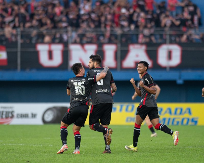 JEC arrancou empate com gol aos 45 minutos do segundo tempo