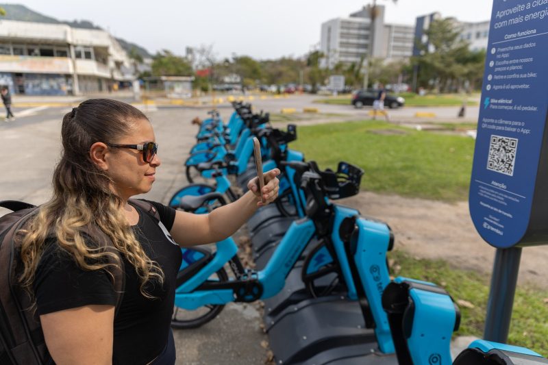 Tatiana considera utilizar bicicletas para se locomover entre uma aula e outra na UFSC