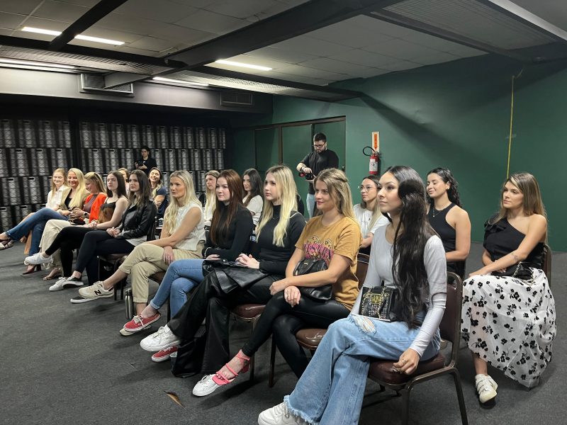 Candidatas do concurso para a realeza da Oktoberfest Blumenau