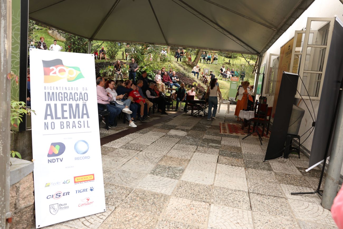 Público lotou espaço para assistir à apresentação musical - Carlos Jr./ND