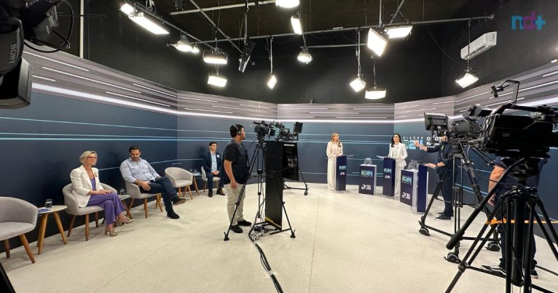 Imagem aberta de debate dos candidatos a prefeitura de Balneário Camboriú na NDTV Record