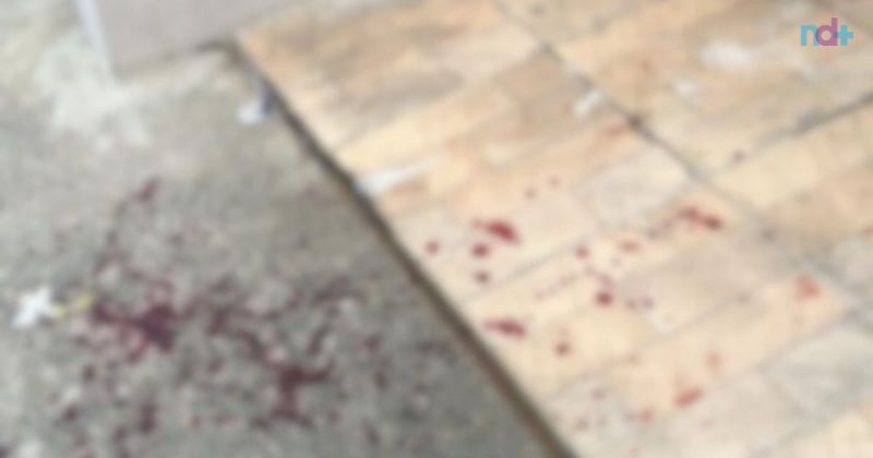 Imagem mostra sangue após vizinhas saírem na faca por rixa antiga em Itajaí