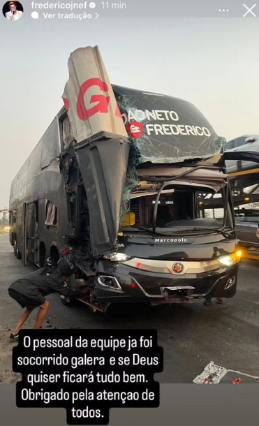 Ônibus colidiu com caminhão – Foto: Instagram/Reprodução