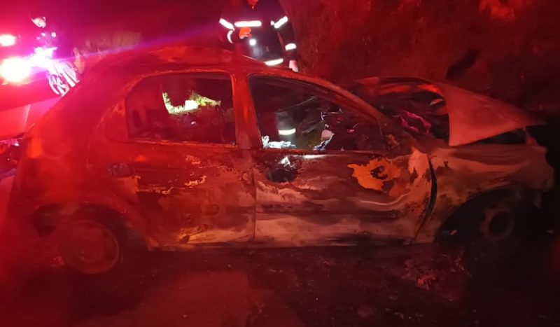 Carro pega fogo e motorista morre carbonizado em acidente na Serra de SC