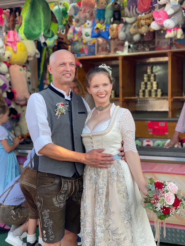 Casal celebrou o matrimônio durante a Oktoberfest de Munique