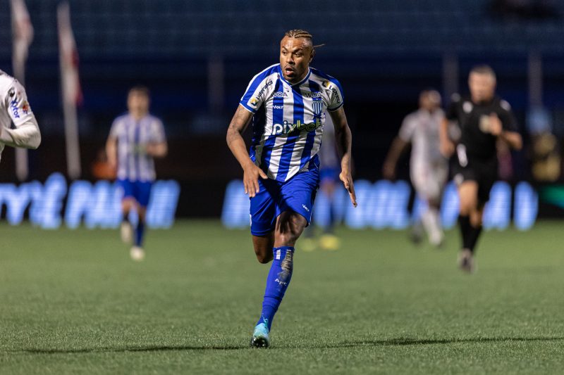 Cassiano em ação na vitória do Avaí por 1 a 0 sobre o Operário – Foto: Beno Kuster/ Avaí FC