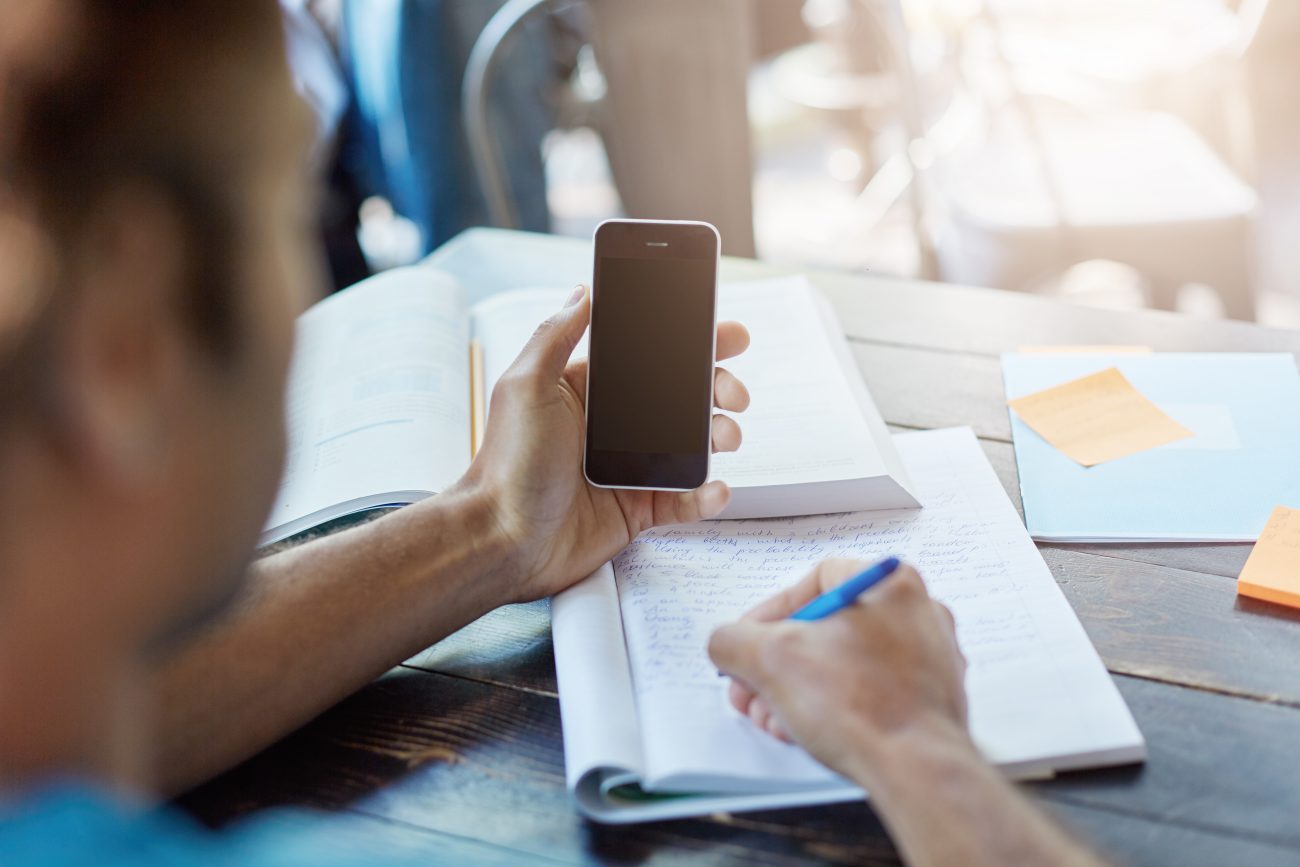 Senado Federal irá debater proibição de celulares nas escolas após as eleições municipais