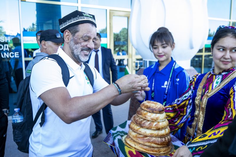 Marquinhos Xavier durante a chegada do Brasil a Bukhara