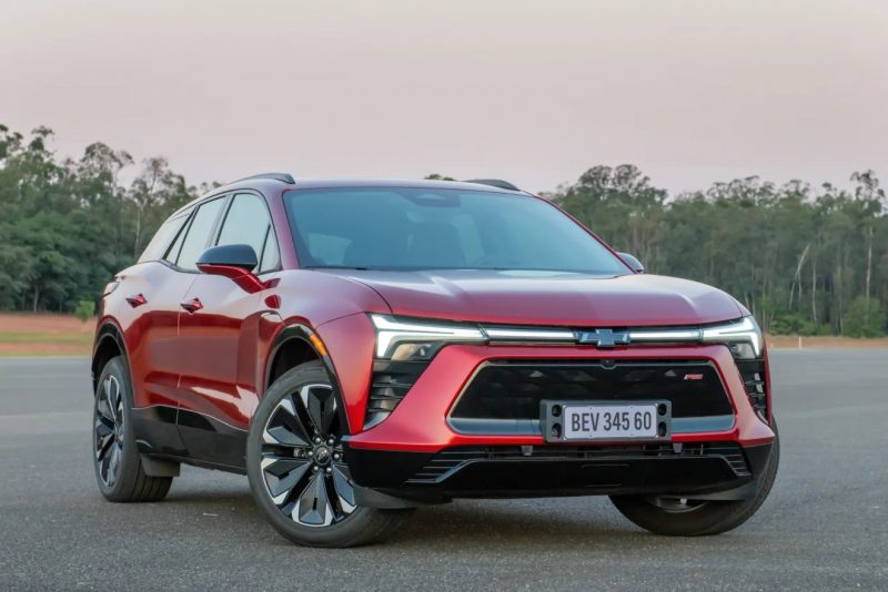 Chevrolet Blazer EV na cor vermelha