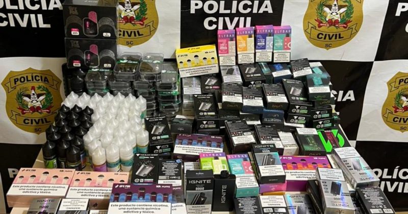 Itens apreendidos durante operação contra venda de cigarros eletrônicos