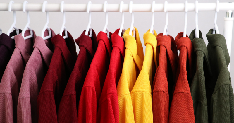 Roupas coloridas para matéria sobre cores