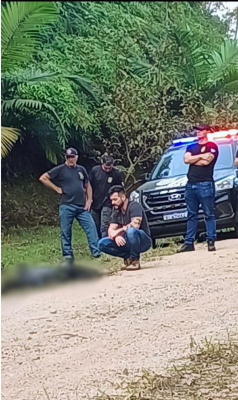 Homem carbonizado em colchão é encontrado no meio da rua 