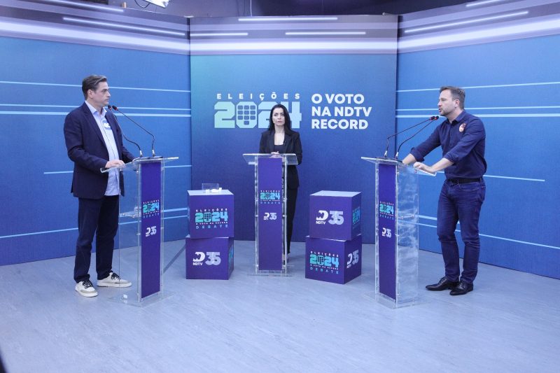 Bornholdt e Adriano discutem sa&uacute;de p&uacute;blica em Joinville, com &ecirc;nfase no Hospital S&atilde;o Jos&eacute; – Foto: Mauro Artur Schlieck/ND