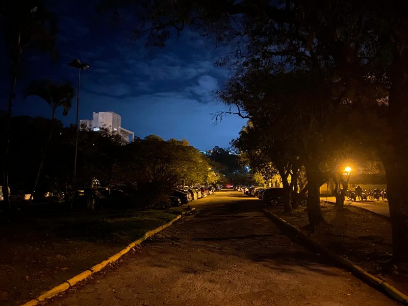 Estacionamento do CSE, onde ocorreu o assalto na UFSC