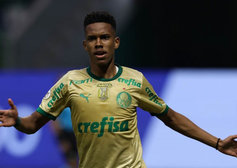 Estêvão é o destaque do Palmeiras