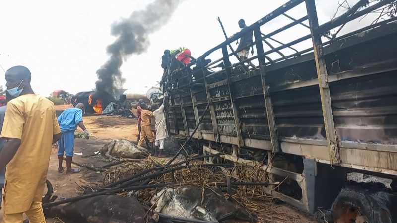 Cerca de 52 pessoas e 50 vacas morrem depois que caminhão-tanque explode na Nigéria