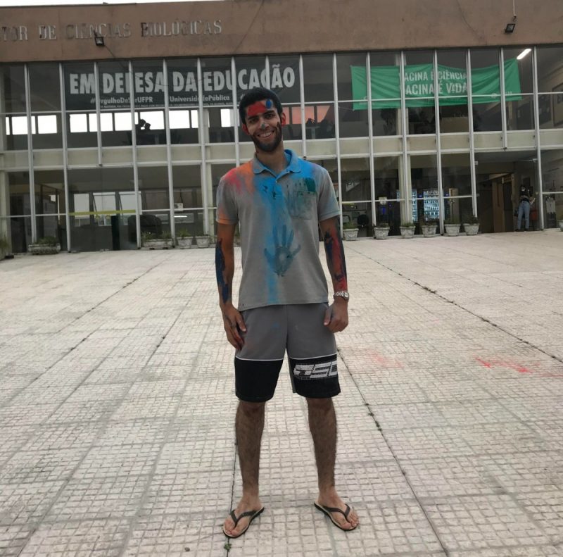 Felipe no dia do trote, após passar em Medicina na UFPR 