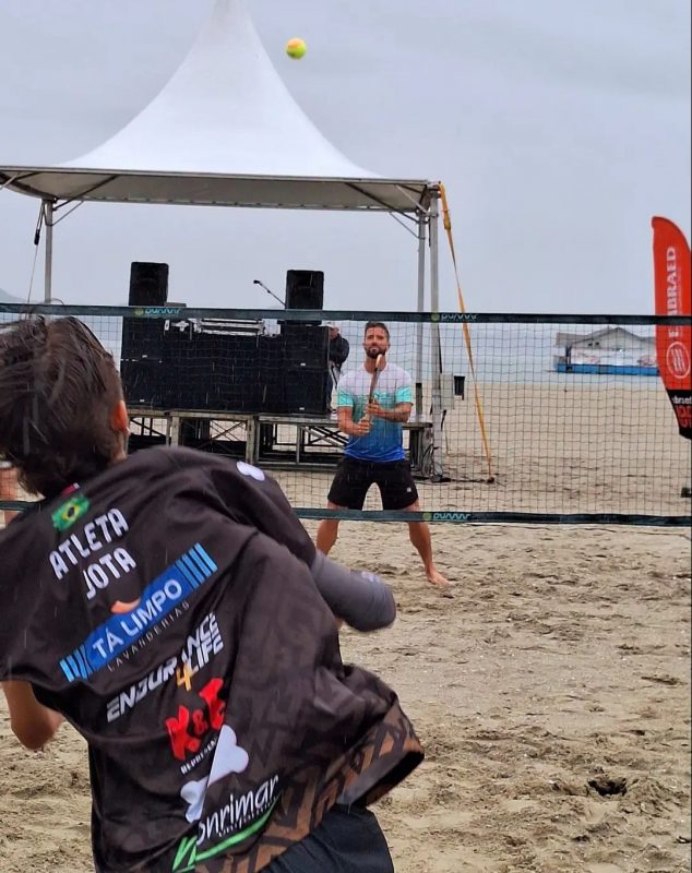 Balneário Camboriú recebeu o top 10 Diego Bollettinari em fim de semana de beach tennis e diversão