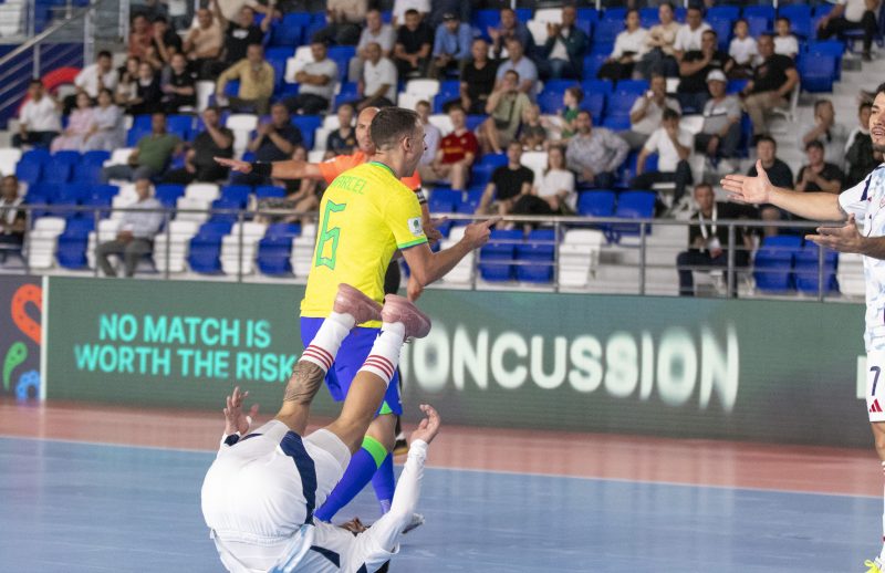 Marcel comemora um dos gols do Brasil contra a Costa Rica