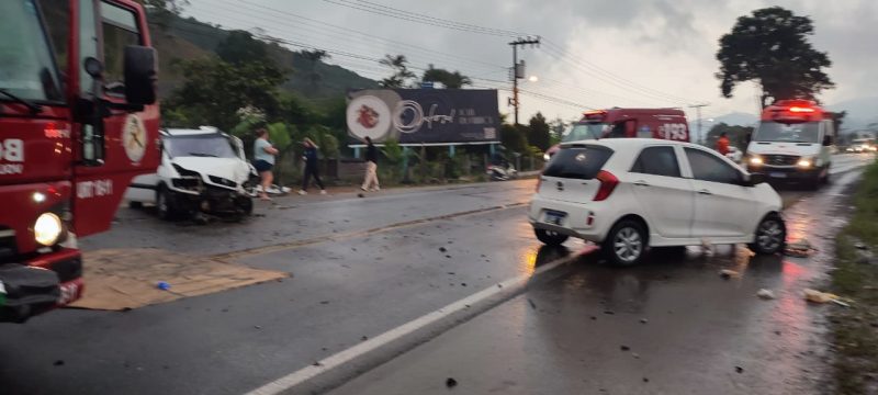 Foto do grave acidente registrado em rodovia catarinense 