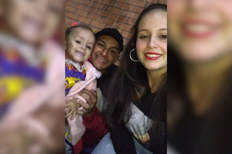 Gustavo, que morreu em obra, e a família 