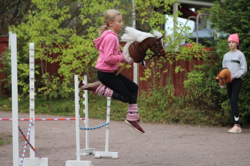 No hobby horsing, a corrida de cavalos não tem animais