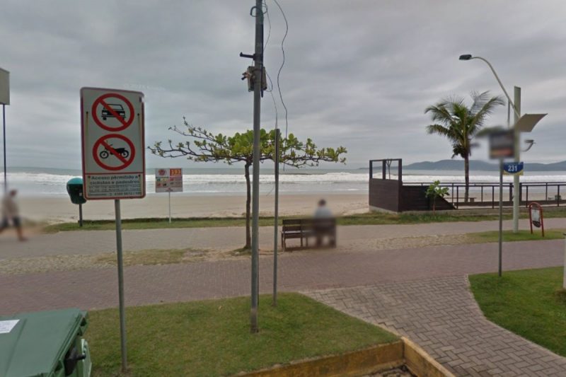 Orla da praia de itapema com a rua 231 onde o homem foi morto a facadas e suspeito foi desarmado por populares