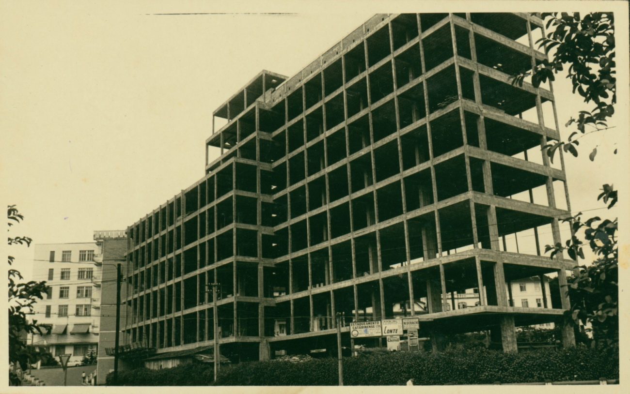 Prédio hospitalar em construção na década de 1970 – Divulgação/Reprodução/ND