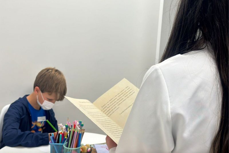 O projeto de humanização possibilitará que os alunos continuem os estudos durante o período de internação no HRO; Classe Escolar Hospitalar foi inaugurada nesta quinta-feira (19)