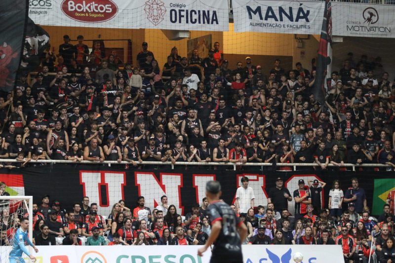 Torcida do JEC Futsal lota Centreventos Cau Hansen