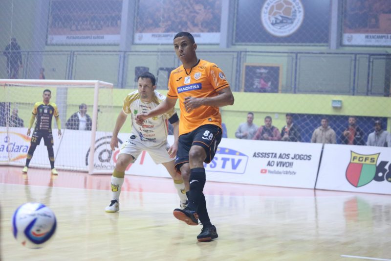 Jaraguá Futsal é goleado pelo Carlos Barbosa