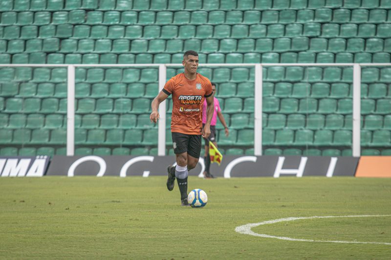 Volante Jhony Douglas está à disposição após se recuperar de cirurgia no Figueirense