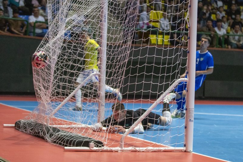 Brasil vence o Uzbequistão antes do início do Mundial