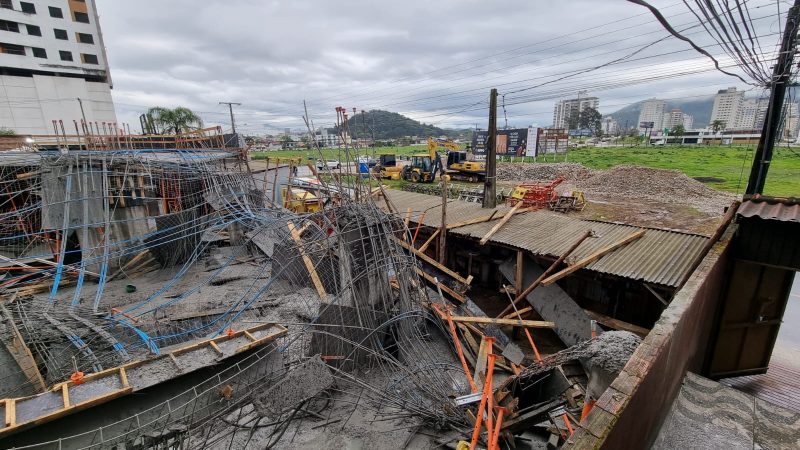 Laje desaba e trabalhadores de prédio em construção ficam feridos 