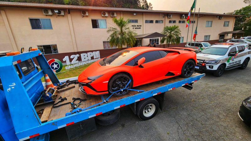 Lamborghini Huracán, vinculada a esquema de lavagem de dinheiro na Bahia, foi encontrada em Balneário Camboriú