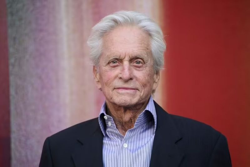 Michael Douglas também teve câncer causado por HPV 