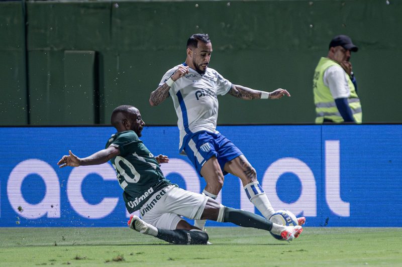 Jogo no primeiro tempo foi de muitos erros e poucas chances claras &#8211; Foto: Léo Piva/Avaí F.C