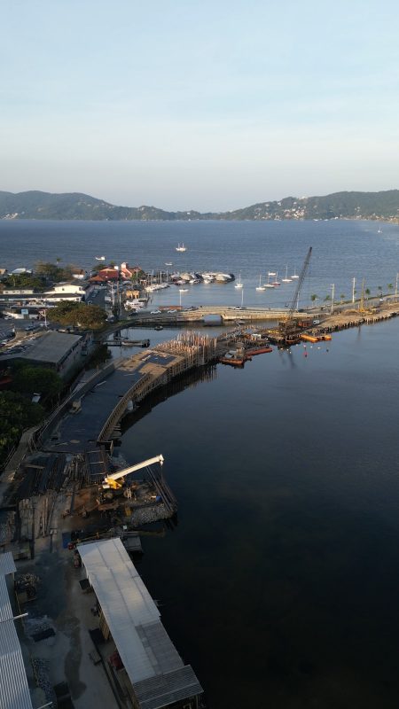 Nova ponte da Lagoa da Conceição, em Florianópolis; navegação parcialmente interrompida